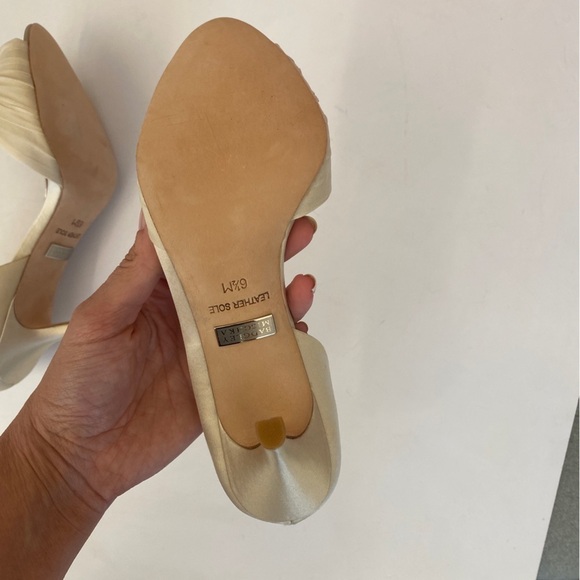 Badgley Mischka || Pearson d'Orsay Pumps Bridal Jeweled Satin Ivory Cream 6.5 - Picture 7 of 11